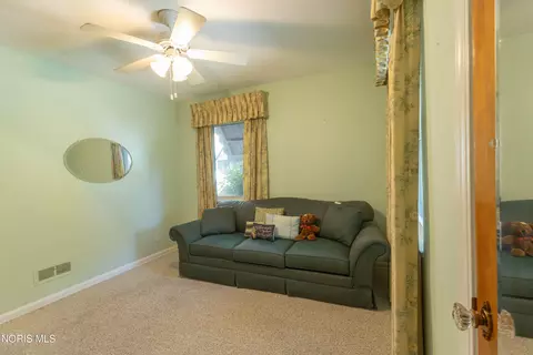 Bedroom - 2425 River Rd, Maumee, OH 43537 photo 3 of 3
