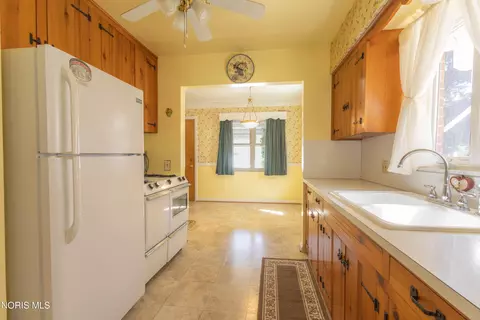 Kitchen - 2425 River Rd, Maumee, OH 43537 photo 2 of 2
