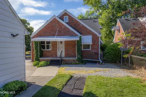 Exterior - 2425 River Rd, Maumee, OH 43537 photo 7 of 8