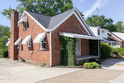 Exterior - 2425 River Rd, Maumee, OH 43537 photo 2 of 8