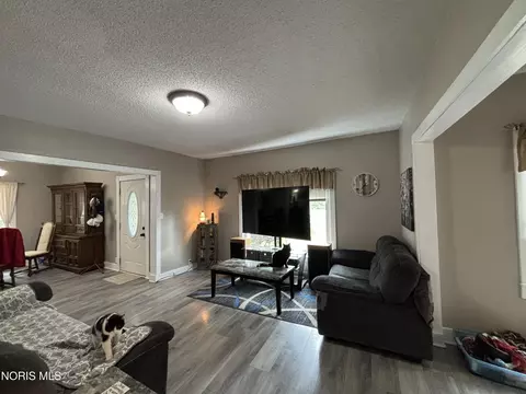 Living - 3237 Rd 424, Antwerp, OH 45813 photo 3 of 3