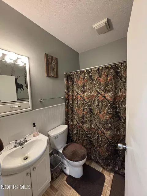 Bath - 3237 Rd 424, Antwerp, OH 45813 photo 1 of 4