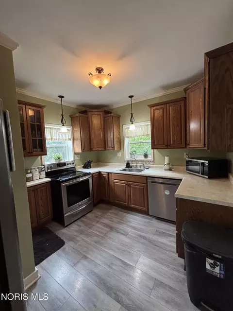 Kitchen - 3237 Rd 424, Antwerp, OH 45813 photo 2 of 2