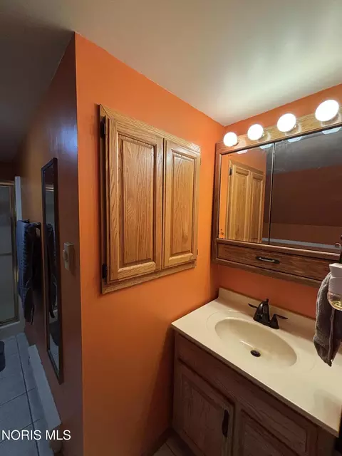 Bath - 3237 Rd 424, Antwerp, OH 45813 photo 3 of 4