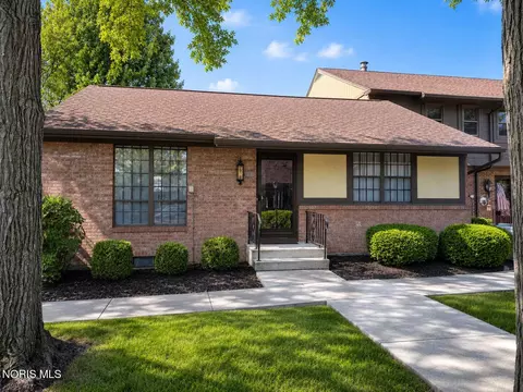 22 Knollwood Dr, Perrysburg, OH 43551