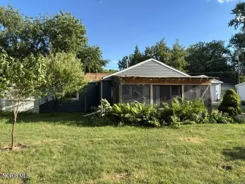 313 Venice Dr, Northwood, OH 43619
