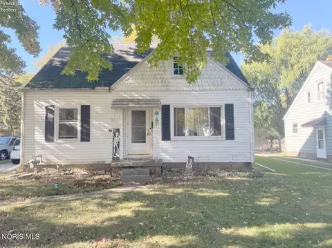 103 Birch Dr, Rossford, OH 43460