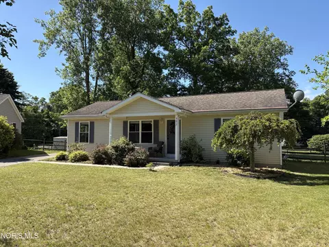 9617 Oak Run Ct, Holland, OH 43528
