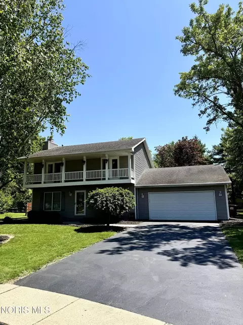 813 Roche De Bouef Ct, Waterville, OH 43566