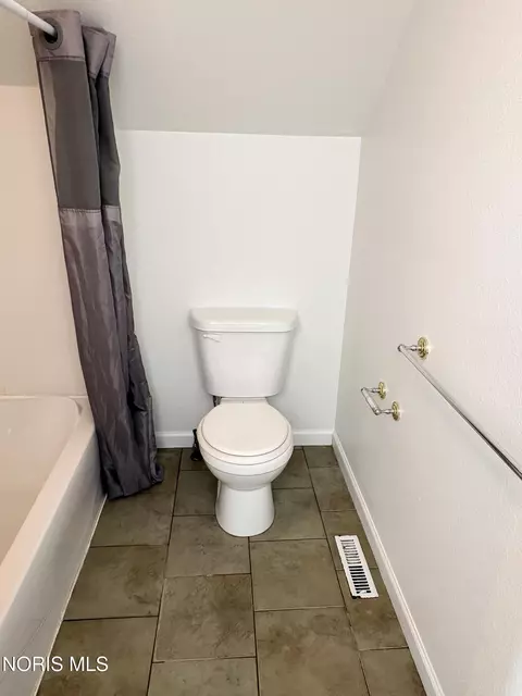 Bath - 1701 Spring Forest Dr, Oregon, OH 43616 photo 2 of 5
