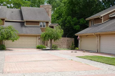 1677 Wyandotte Blvd, Maumee, OH 43537