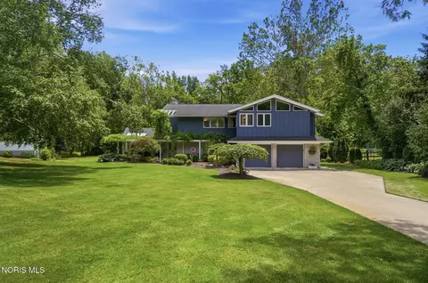 3751 Sulphur Spring Rd, Ottawa Hills, OH 43606