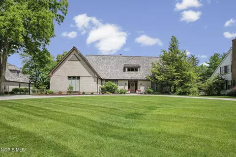 30062 Morningside Dr, Perrysburg, OH 43551