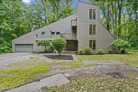 33 Indian Creek Dr, Rudolph, OH 43462