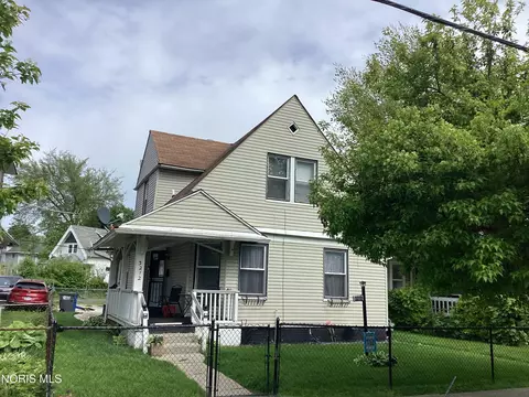 3212 Cambridge St, Toledo, OH 43610