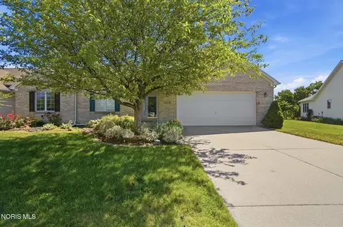 26434 E Wexford Dr, Perrysburg, OH 43551