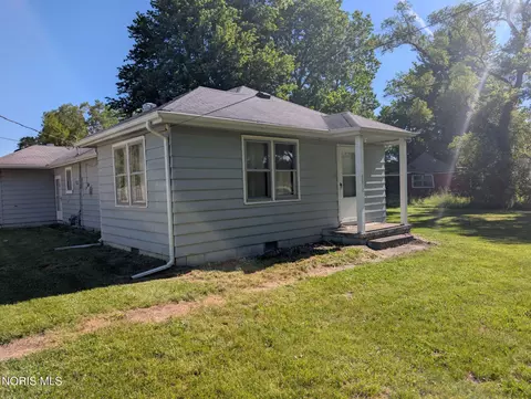 8870 Maumee Western Rd, Monclova, OH 43542