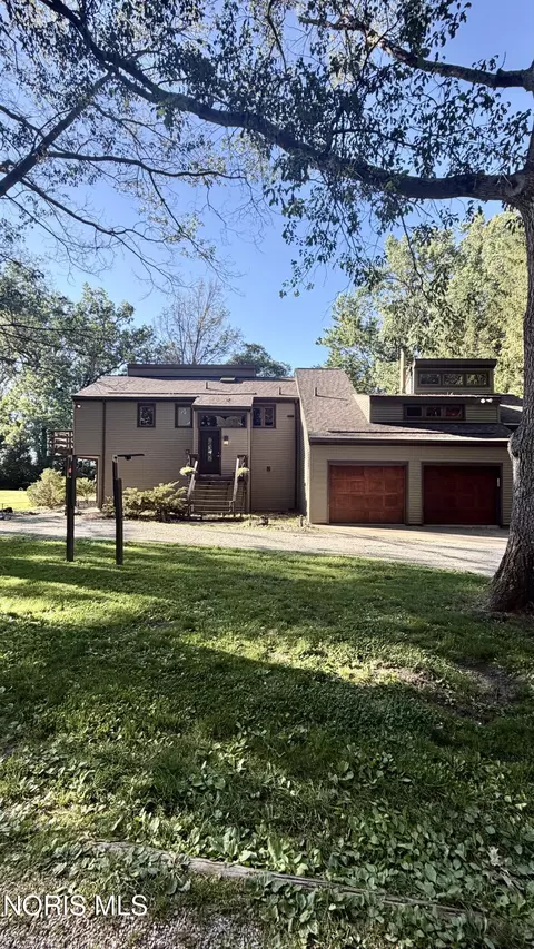 17510 Euler Rd, Bowling Green, OH 43402