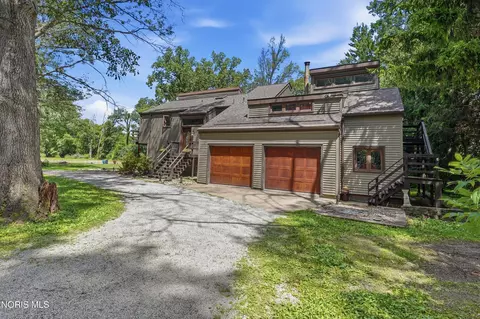17510 Euler Rd, Bowling Green, OH 43402