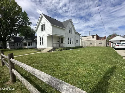 160 Oak St, Rossford, OH 43460
