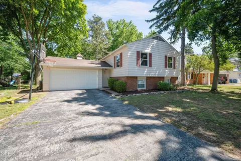 6448 Coppersmith Rd, Sylvania, OH 43560