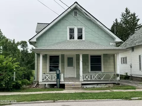 105 W College Ave, Woodville, OH 43469