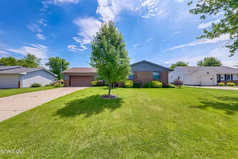 115 Bordeaux Dr, Napoleon, OH 43545