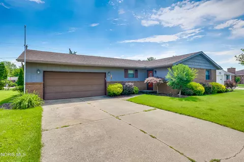 115 Bordeaux Dr, Napoleon, OH 43545