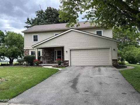 6120 Peppermill Dr, Sylvania, OH 43560
