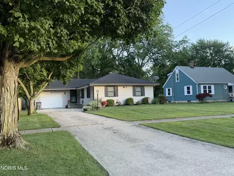 326 W 7th St, Perrysburg, OH 43551