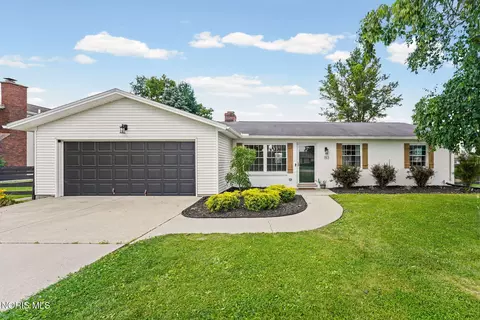 153 Thomas Dr, Fremont, OH 43420
