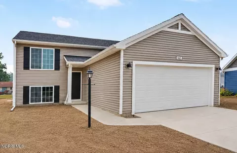 1465 Lee Ann Ave, Defiance, OH 43512