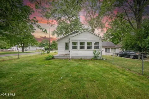 6003 Livingston Dr, Toledo, OH 43613