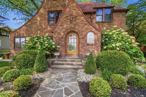 144 S Church St, Bowling Green, OH 43402