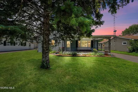 840 Clairmont Ave, Napoleon, OH 43545