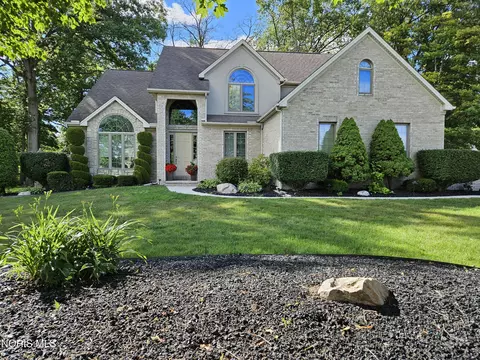 2367 Willow Pond Blvd, Sylvania, OH 43560