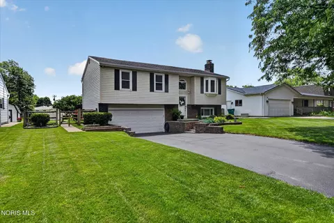 551 Indian Ridge Trl, Rossford, OH 43460