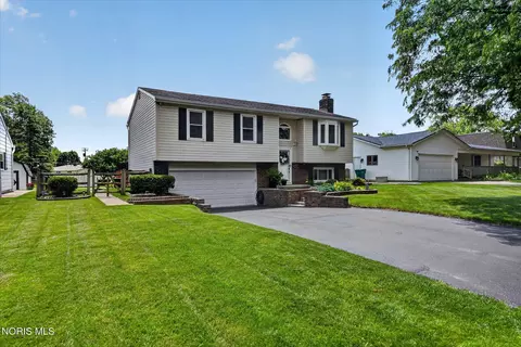 551 Indian Ridge Trl, Rossford, OH 43460