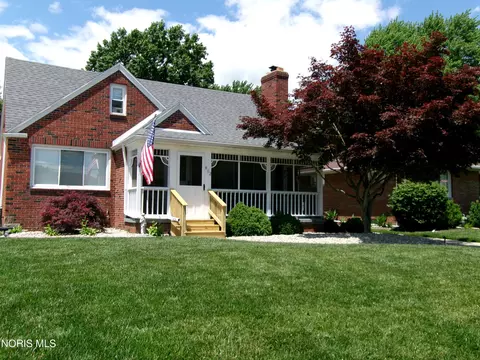 802 Highland Dr, Rossford, OH 43460