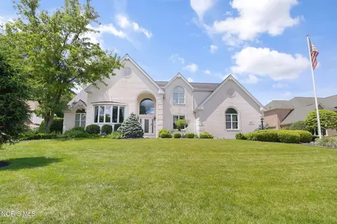 602 Laguna Pt, Holland, OH 43528