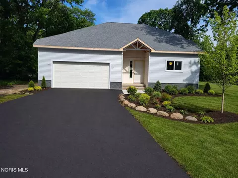 6059 Meade Rd, Sylvania, OH 43560