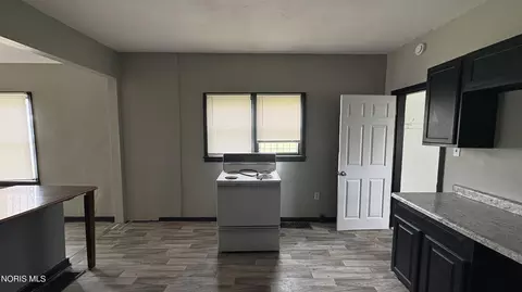 Entry Way - 1637 Vance St, Toledo, OH 43607 photo 5 of 7