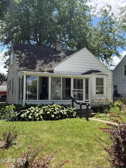 1603 Crestwood Rd, Toledo, OH 43612