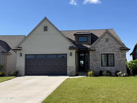 9222 Grande Ct, Sylvania, OH 43560