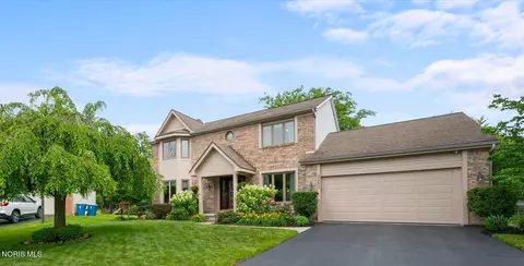 2252 Cedarwood Dr, Maumee, OH 43537