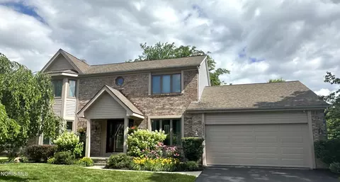 2252 Cedarwood Dr, Maumee, OH 43537