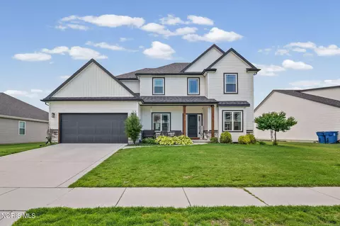 176 Avilyn Ln, Oregon, OH 43616
