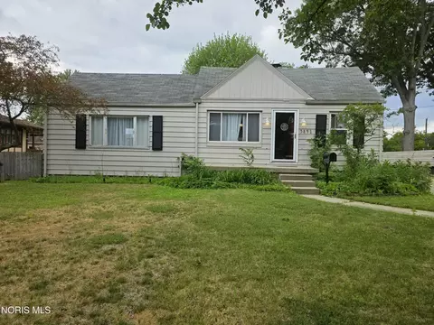 5841 Pickard Dr, Toledo, OH 43613