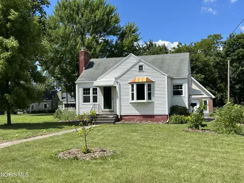 414 Findlay St, Perrysburg, OH 43551