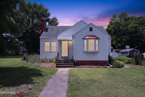 414 Findlay St, Perrysburg, OH 43551